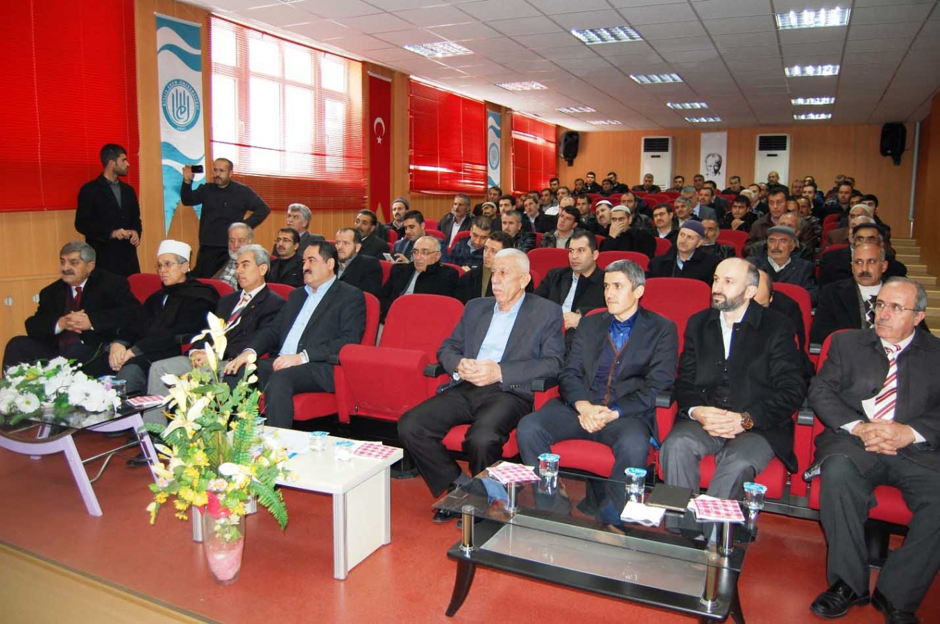 Bitlis’te ‘Orta doğu ve kuzey Afrika’ konulu konferans